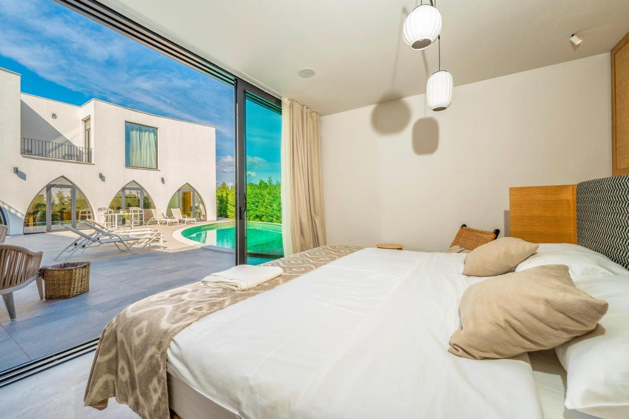 Villa Jerry'S Palace - Modern Villa Close To The Beach Срима Екстериор снимка