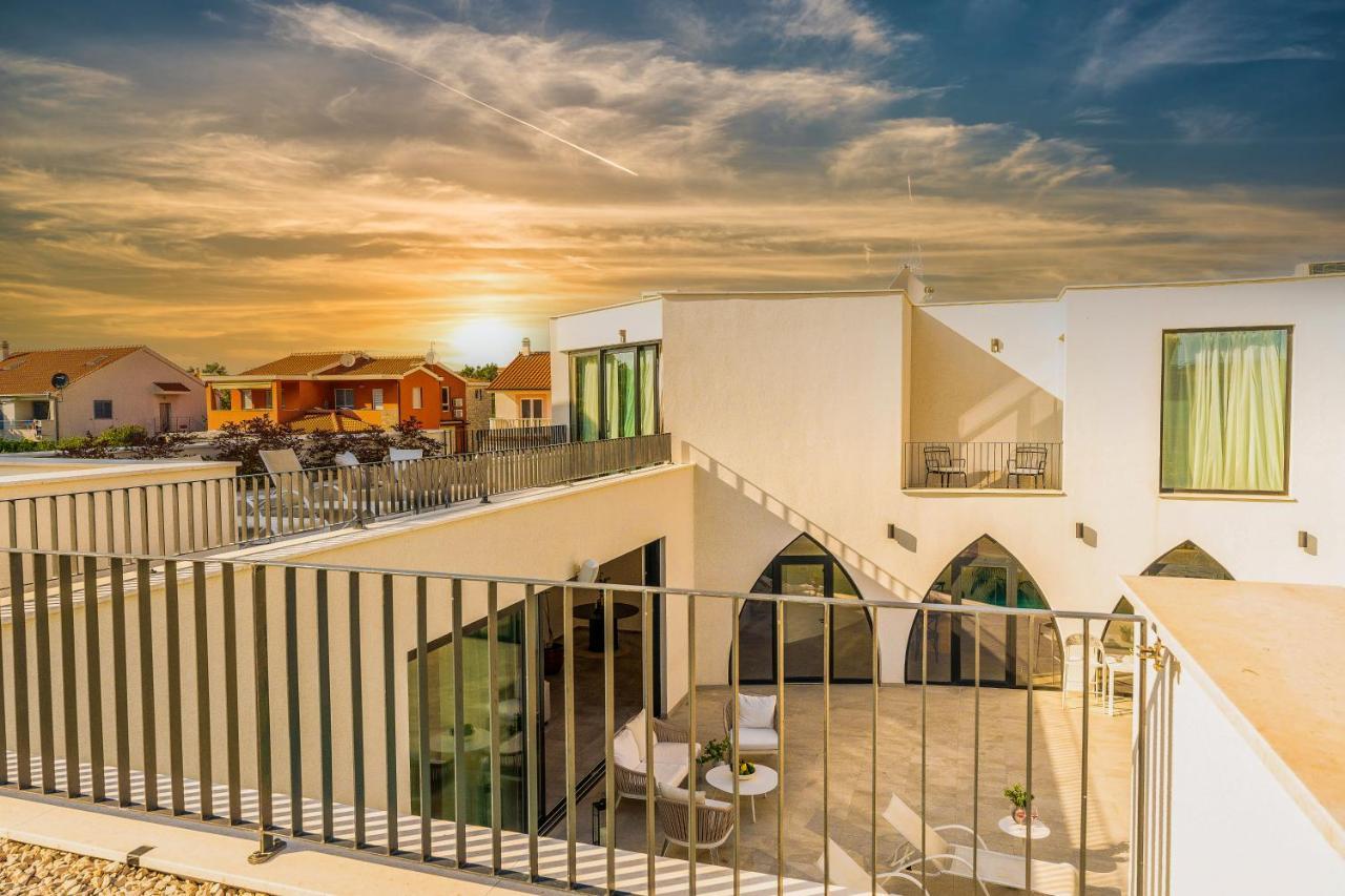 Villa Jerry'S Palace - Modern Villa Close To The Beach Срима Екстериор снимка
